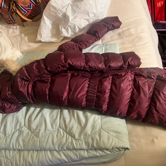 I am selling a Burberry full length jacket for a child. Child size 9-11 year old - Picture 4 of 5